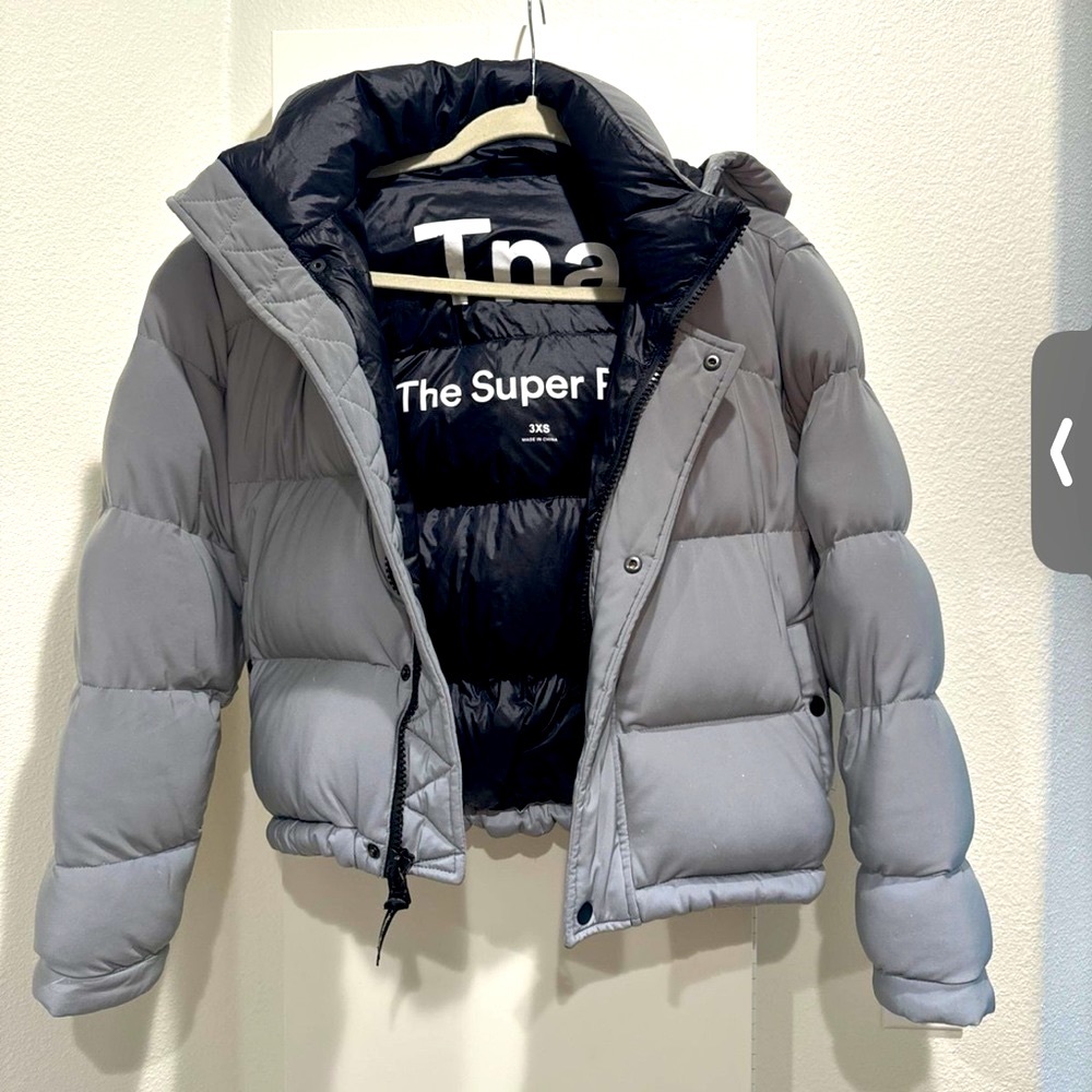 Aritzia Super Puff Shorty Jacket 3xs reflective silver